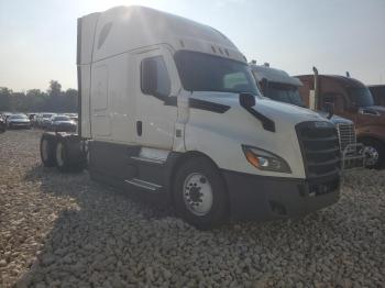  Salvage Freightliner Cascadia 1