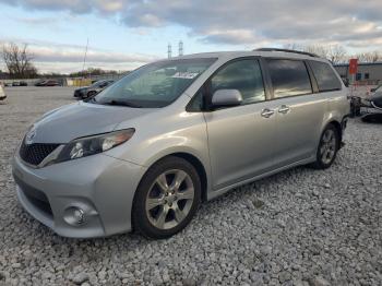  Salvage Toyota Sienna