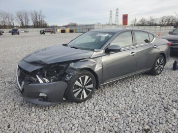  Salvage Nissan Altima