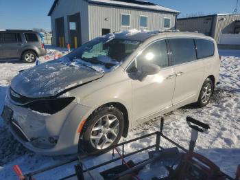  Salvage Chrysler Pacifica