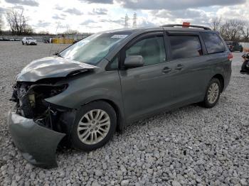  Salvage Toyota Sienna