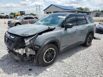  Salvage Nissan Pathfinder