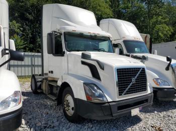  Salvage Volvo Vn
