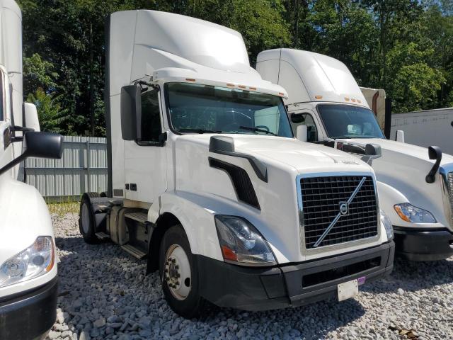  Salvage Volvo Vn