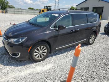  Salvage Chrysler Pacifica