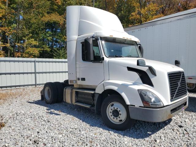  Salvage Volvo Vnl