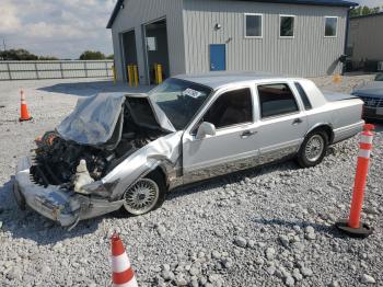  Salvage Lincoln Towncar