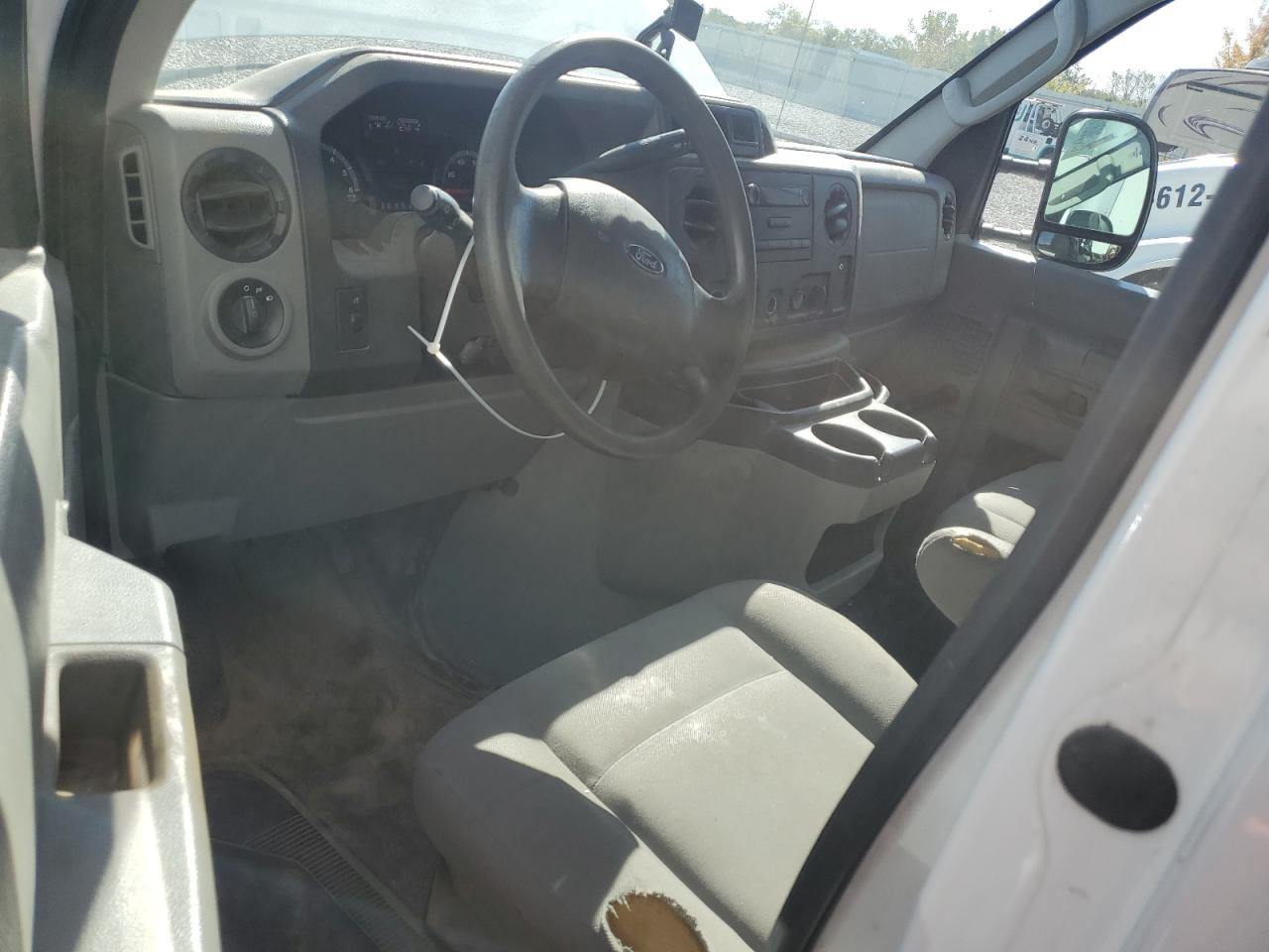 Ford Econoline E350 Super Duty E350 Super Duty Cutaway Van Image 12