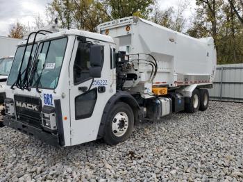 Salvage Mack Lr