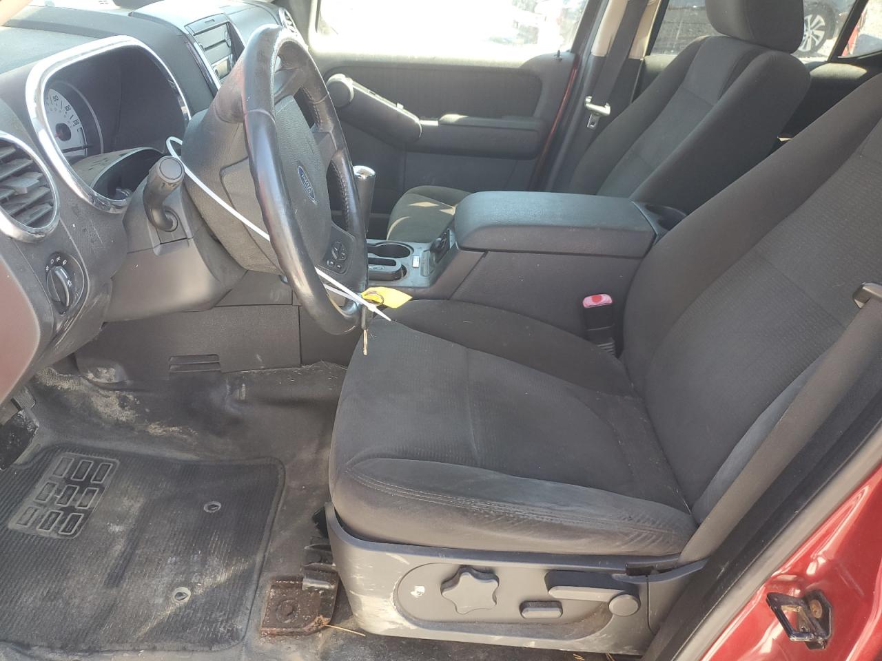 Ford Explorer Xlt Image 9