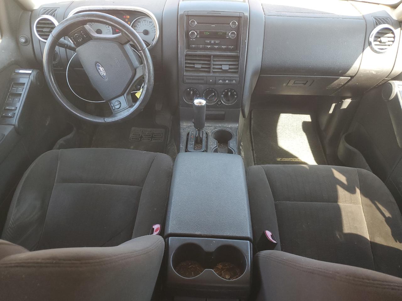 Ford Explorer Xlt Image 8