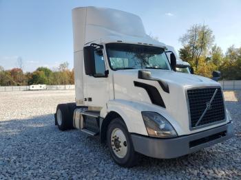  Salvage Volvo Vnl