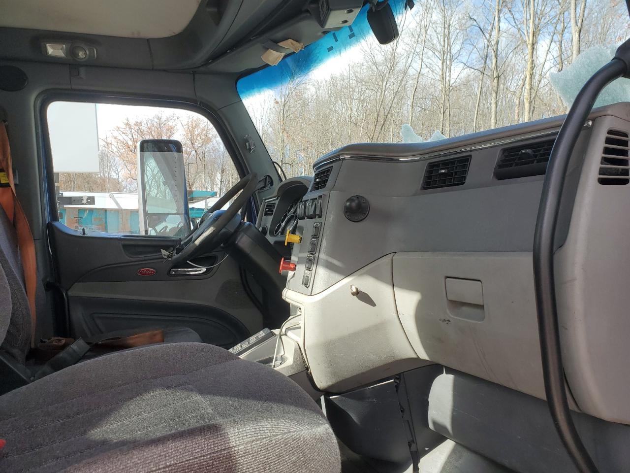 Peterbilt Tractor 579 Image 6