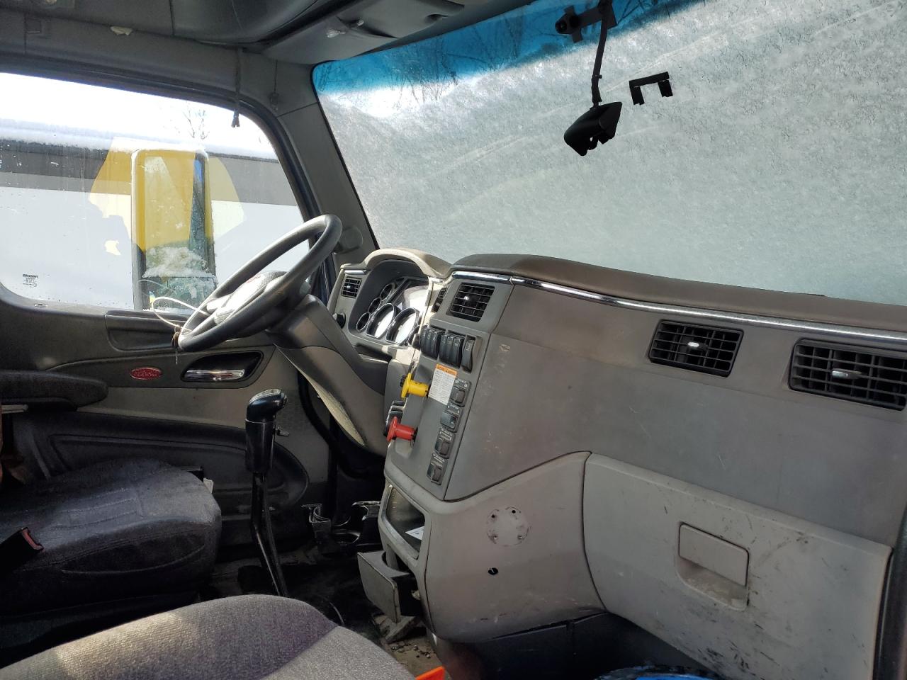 Peterbilt Tractor 579 Image 4