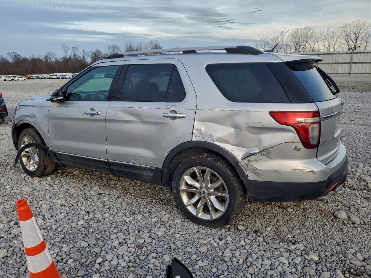 Ford Explorer Xlt Image 2