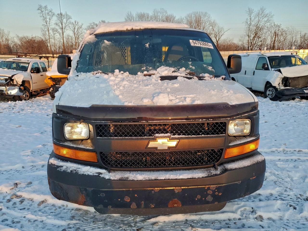 Chevrolet Express Image 3
