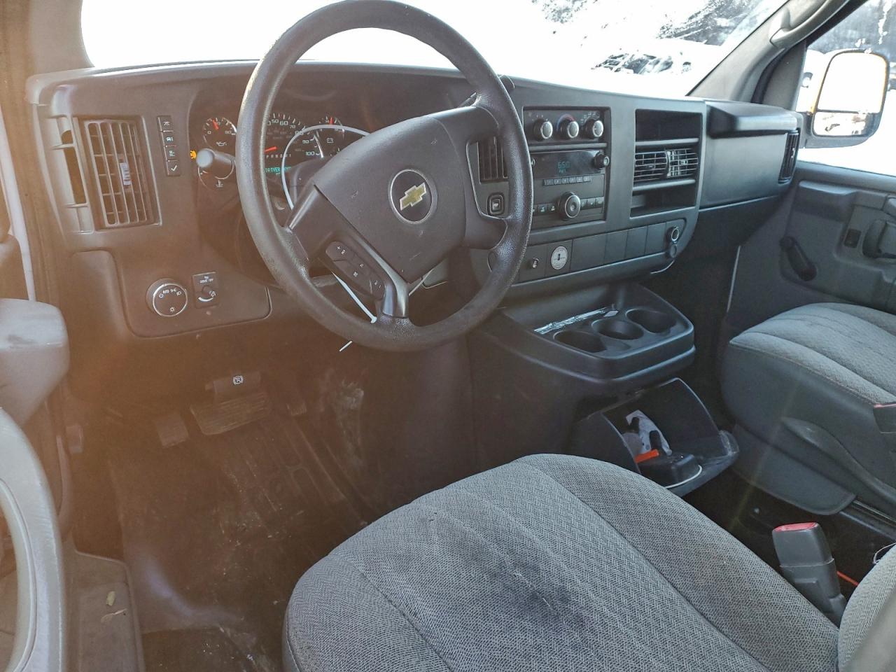 Chevrolet Express Image 12