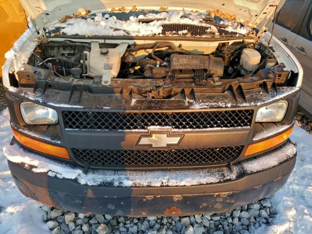 Chevrolet Express Image 10