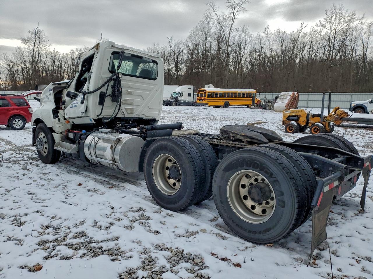 International Lt625 Image 10