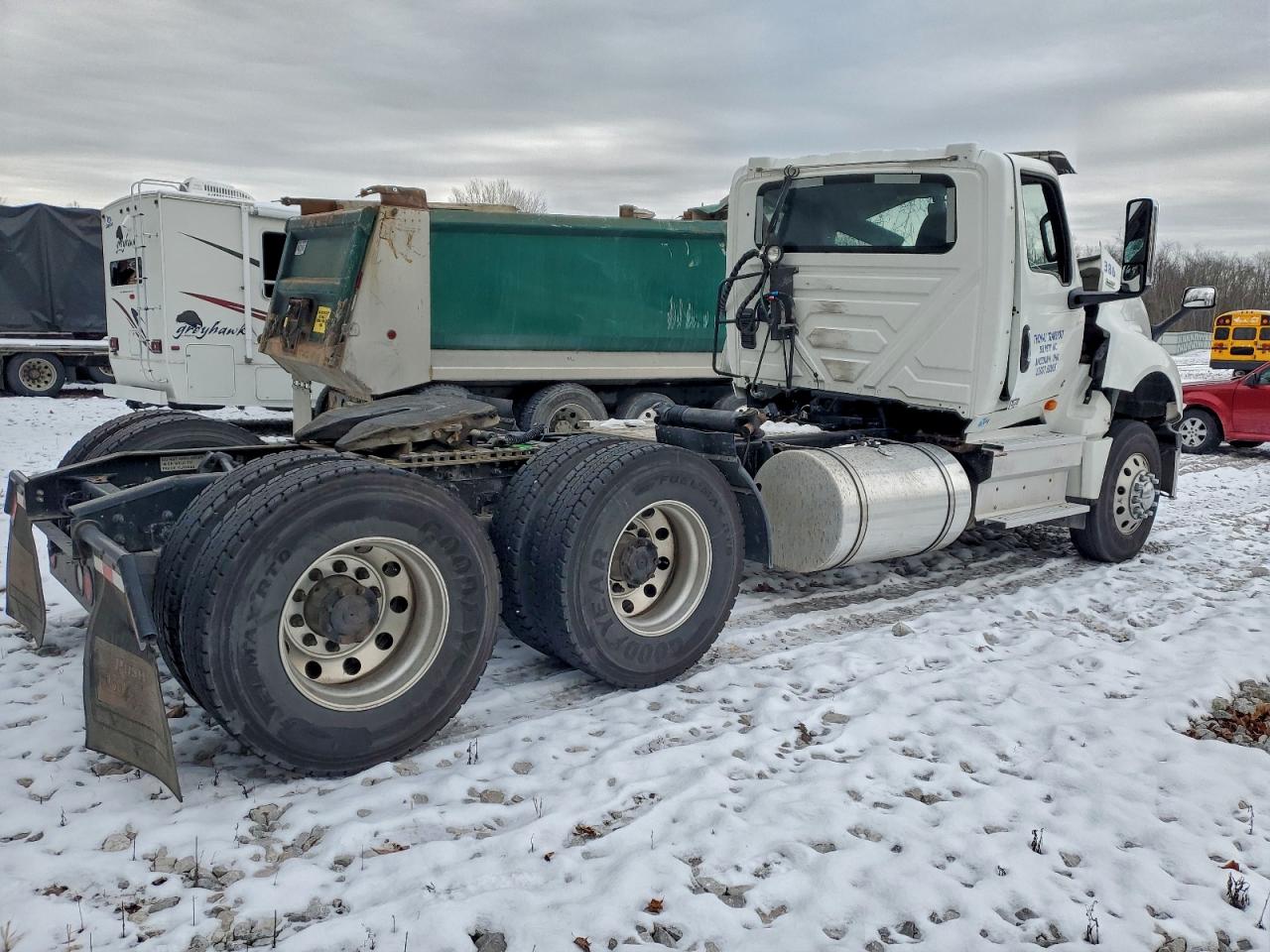 International Lt625 Image 9