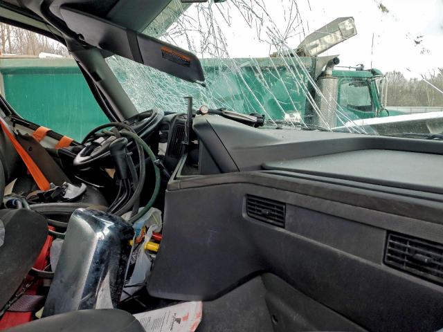 International Lt625 Image 2