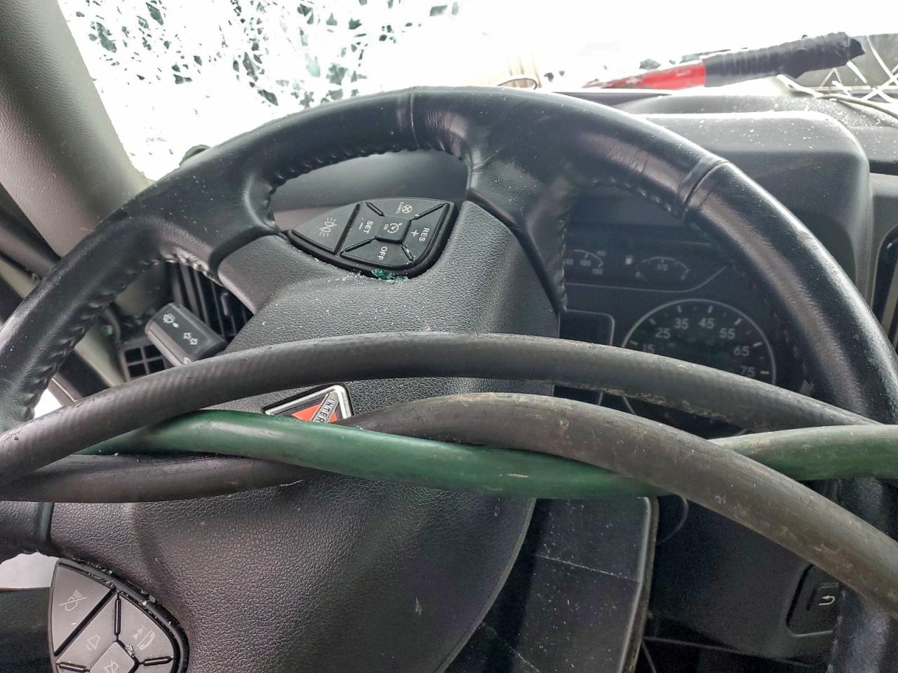 International Lt625 Image 8