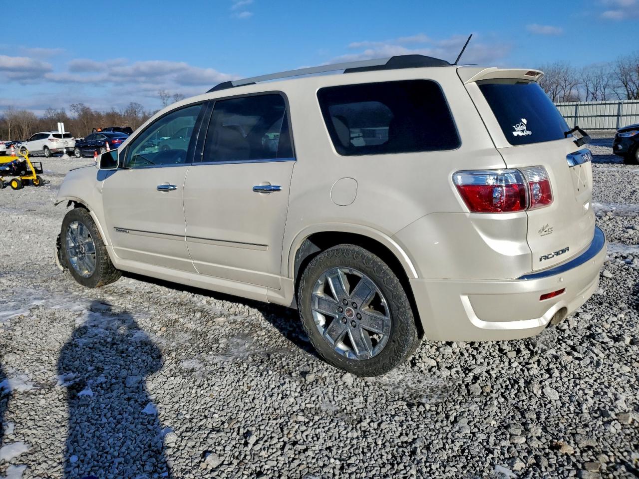 GMC Acadia Denali Image 2