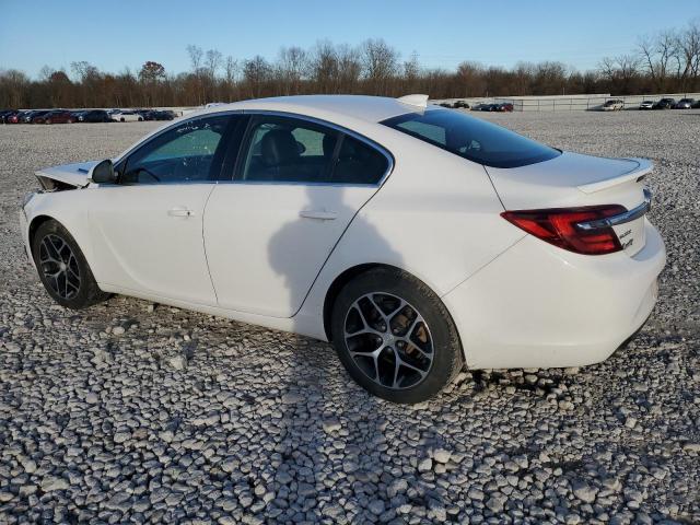 Buick Regal Sport Touring Image 2