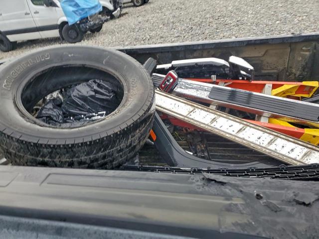 GMC Sierra K3500 Denali Image 12