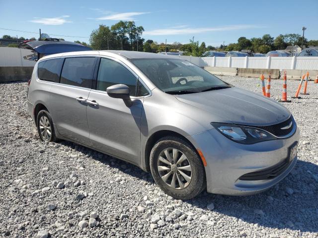 Chrysler Pacifica Touring Image 3