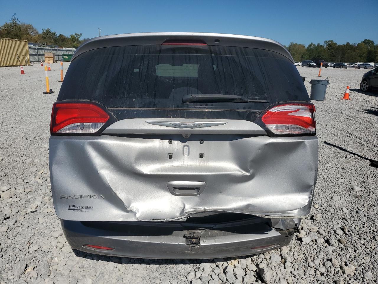 Chrysler Pacifica Touring Image 6