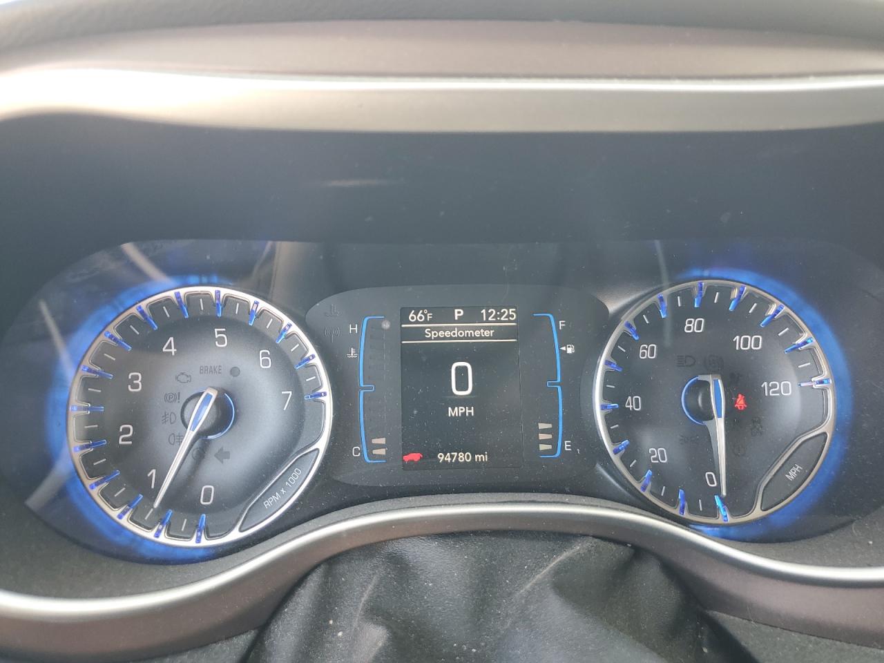 Chrysler Pacifica Touring Image 8