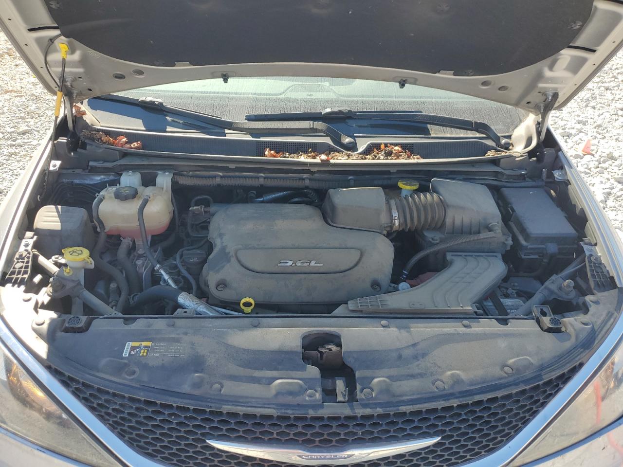 Chrysler Pacifica Touring Image 12