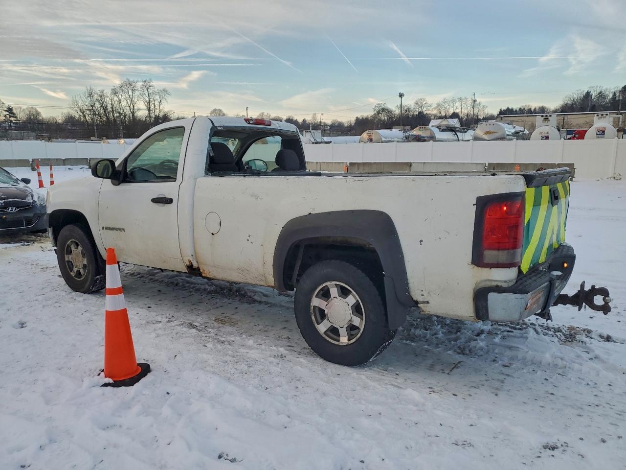 GMC Sierra C1500 Image 2