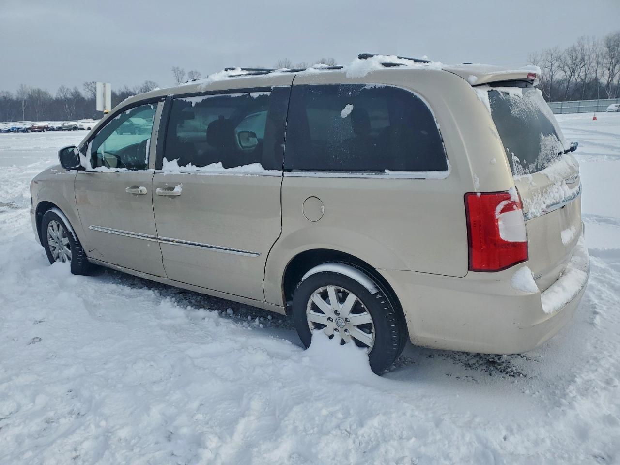 Chrysler Minivan Touring Image 2
