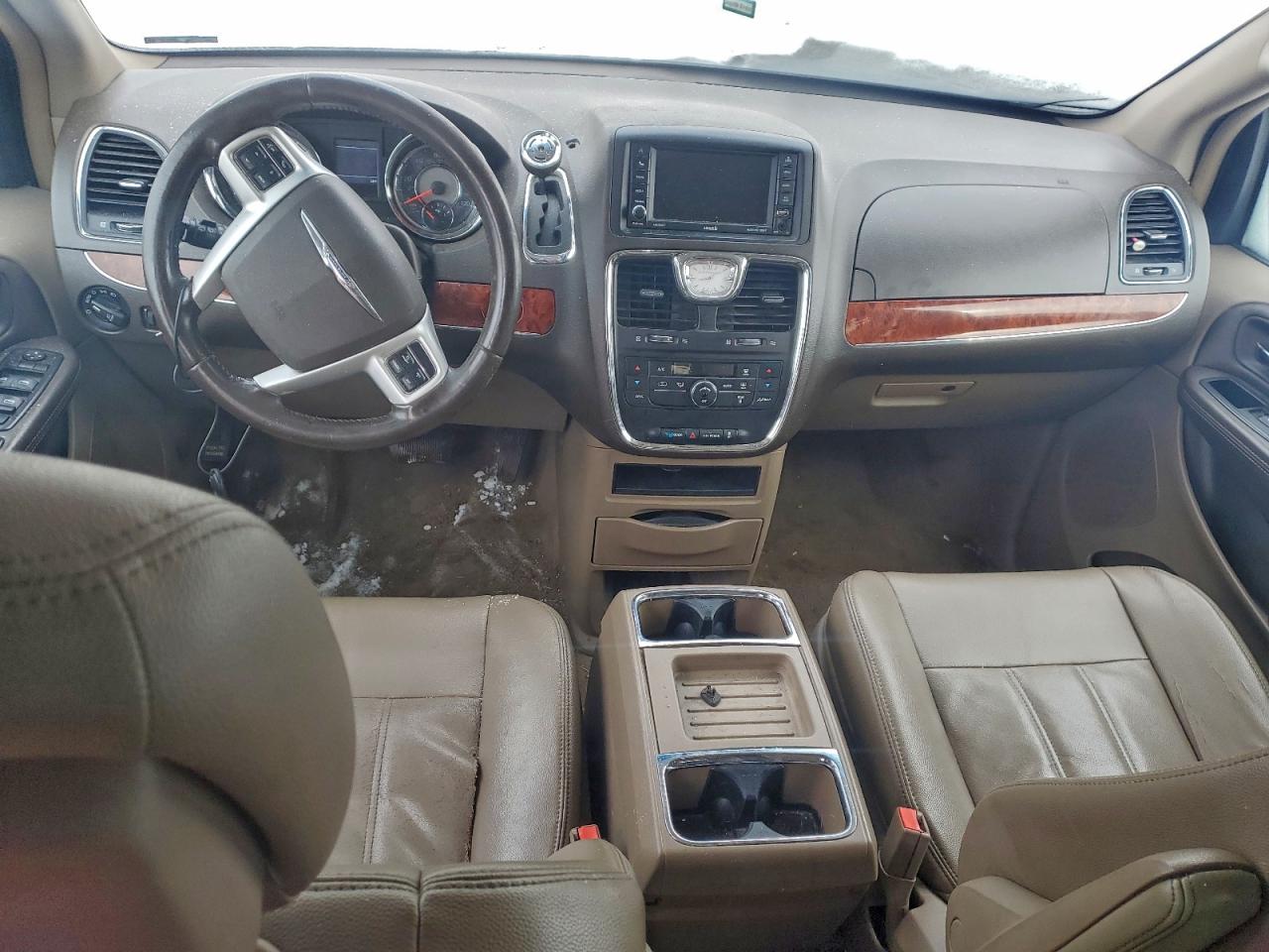 Chrysler Minivan Touring Image 13