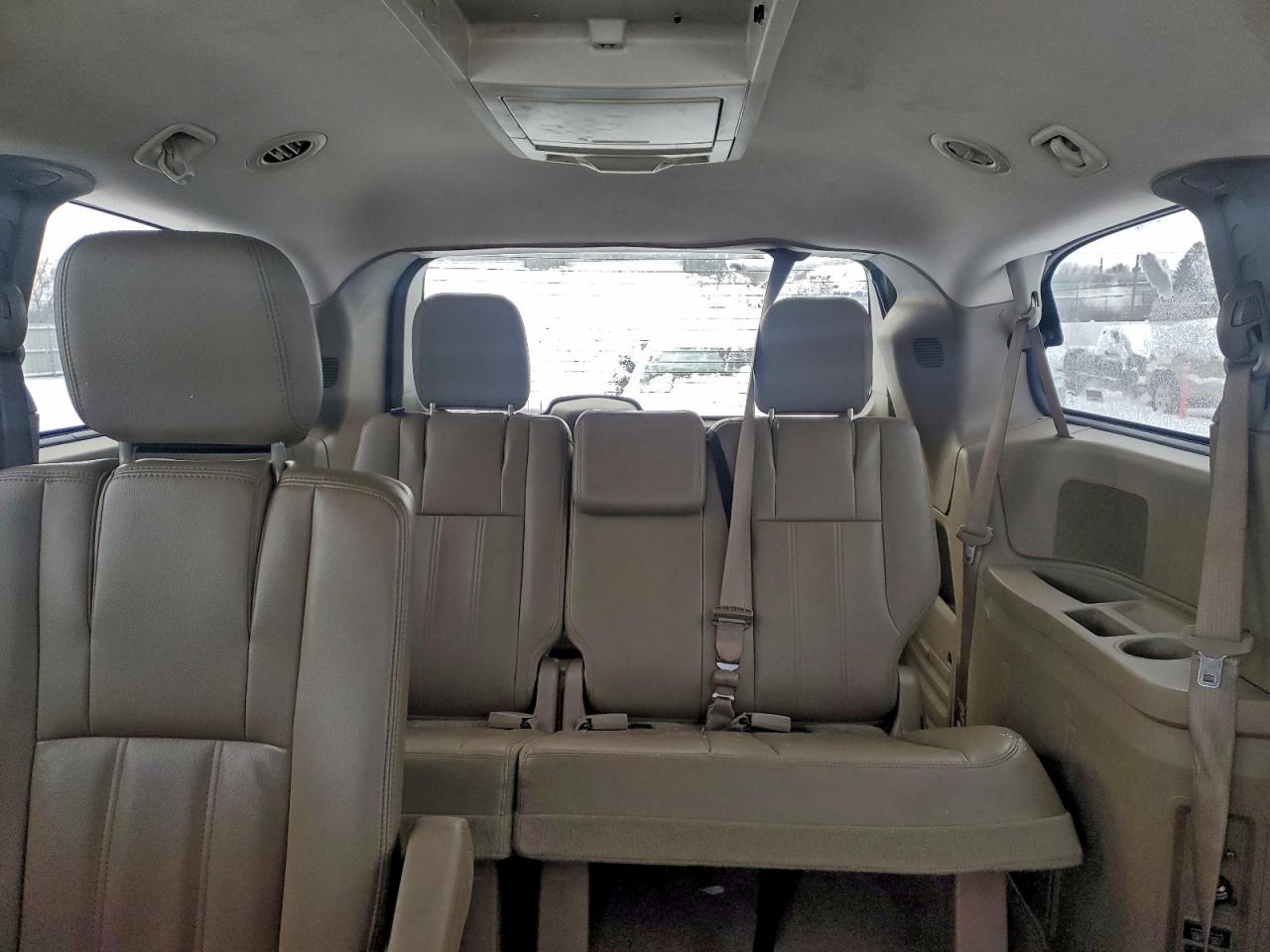 Chrysler Minivan Touring Image 9