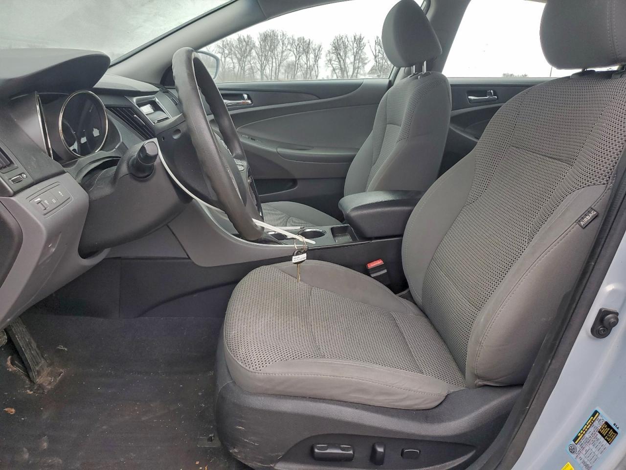 Hyundai SONATA Gls Image 6