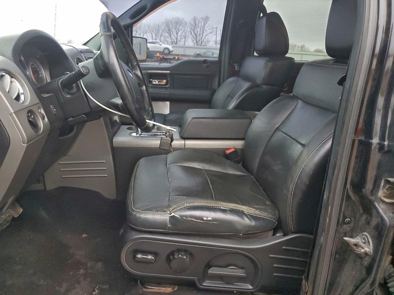 Ford F-150 Supercrew Image 4