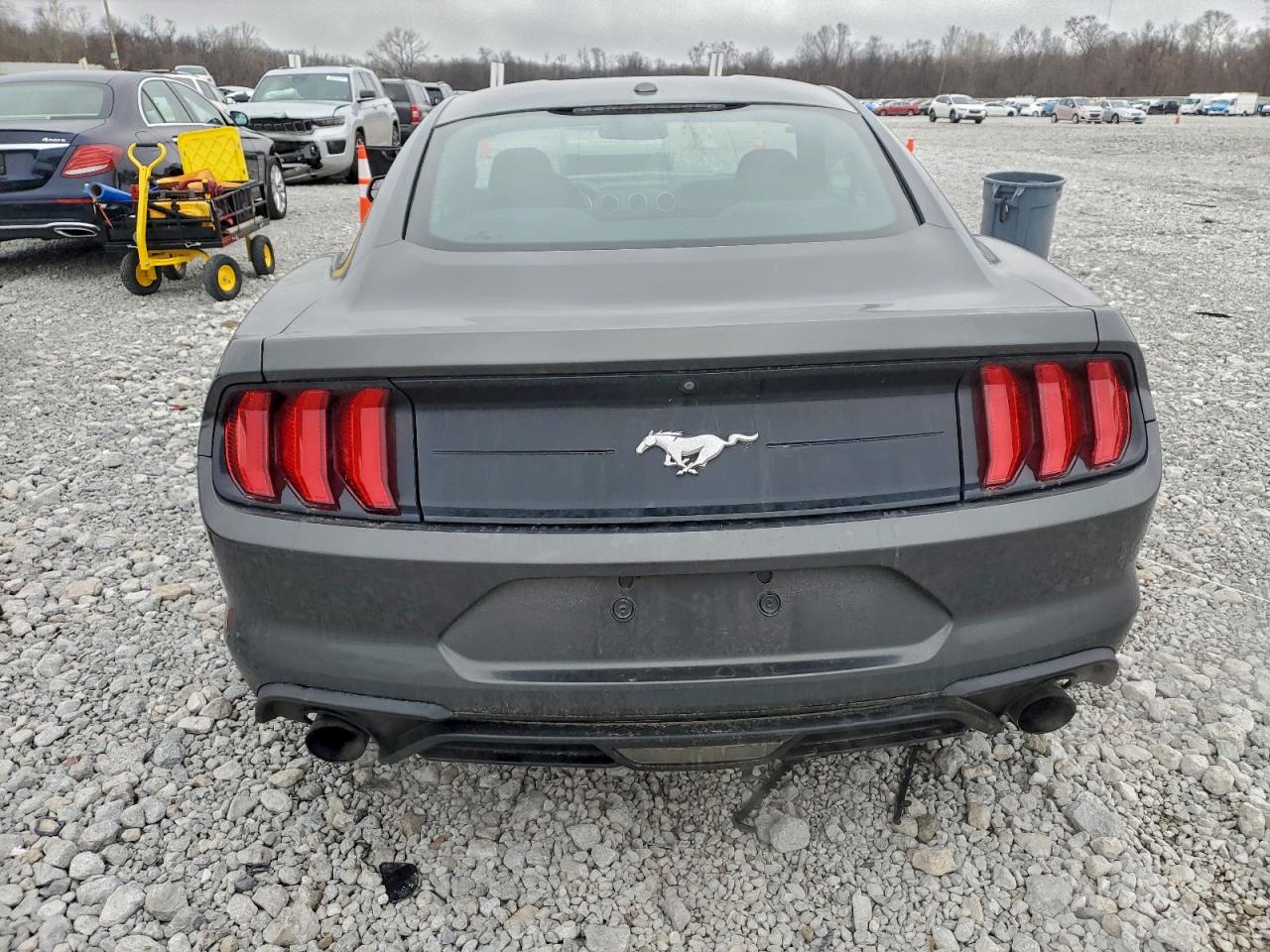 Ford Mustang Image 6