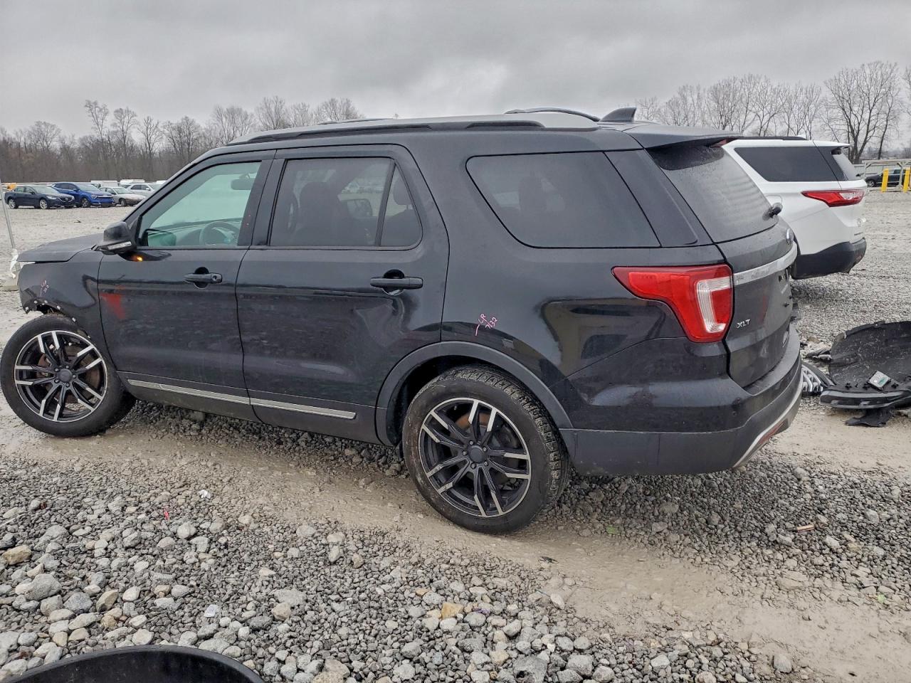 Ford Explorer Xlt Image 4