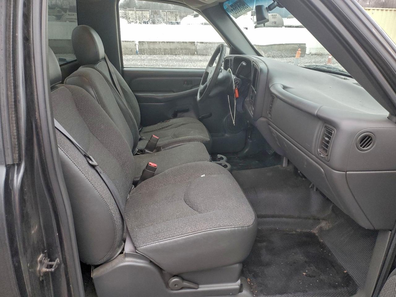 Chevrolet Silverado C1500 Image 10