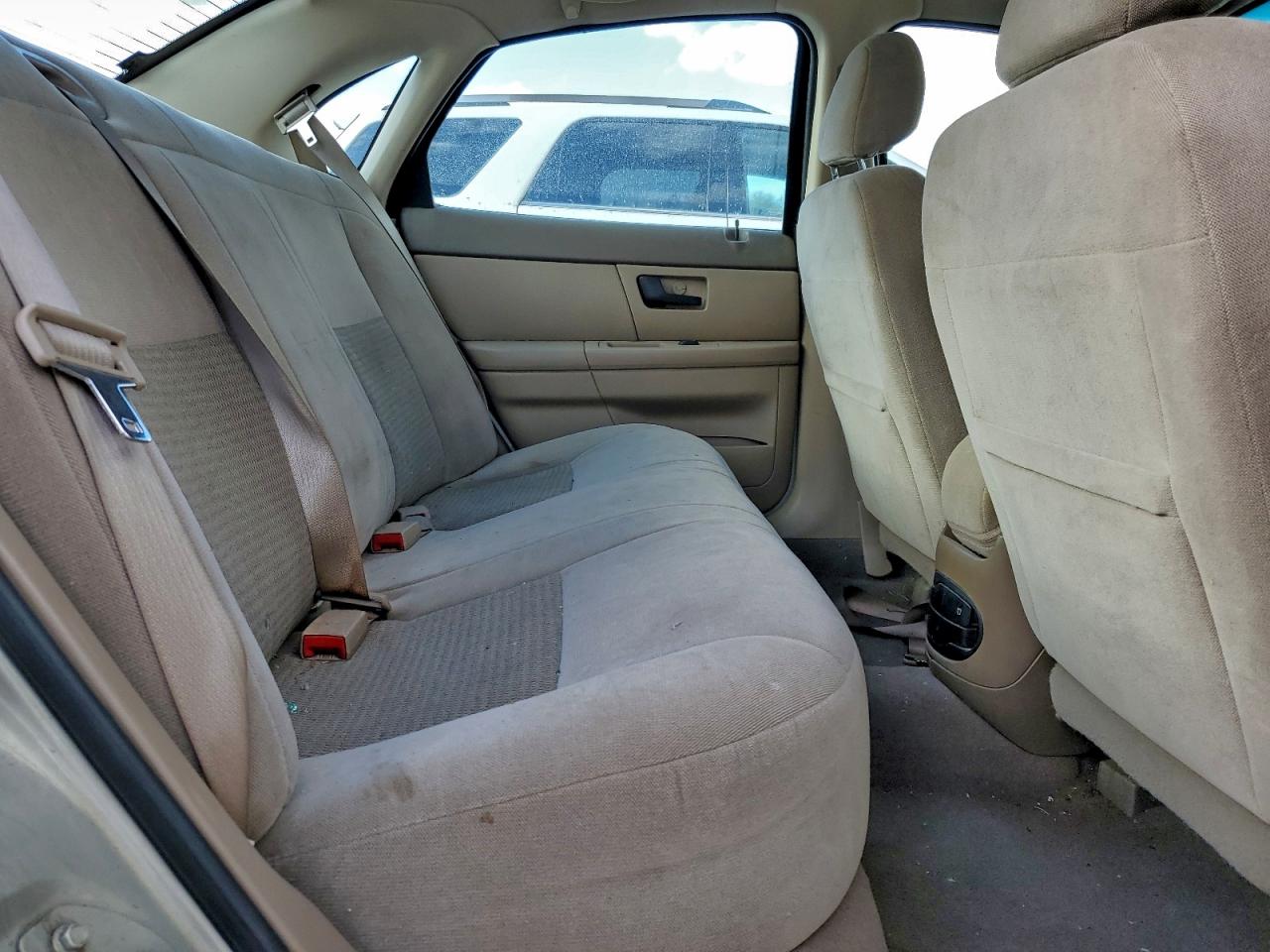 Ford Taurus Se Image 11