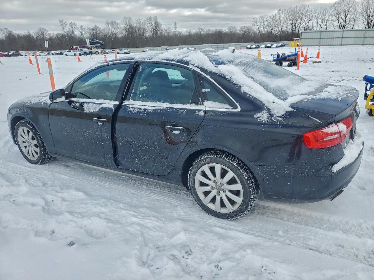 Audi A4 Premium Image 2