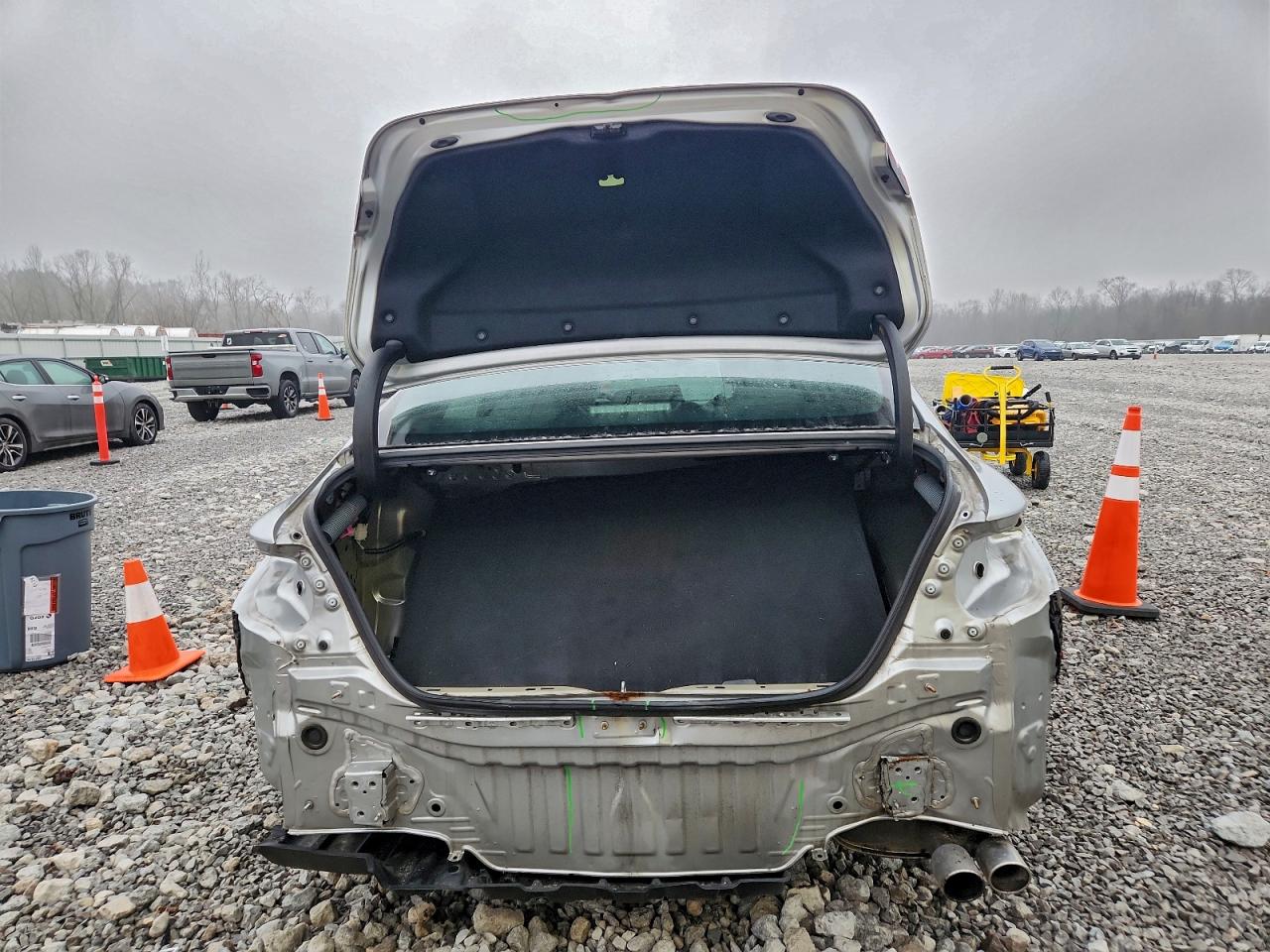 Toyota Camry L Image 2