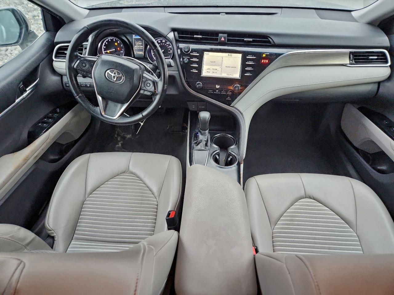 Toyota Camry L Image 7