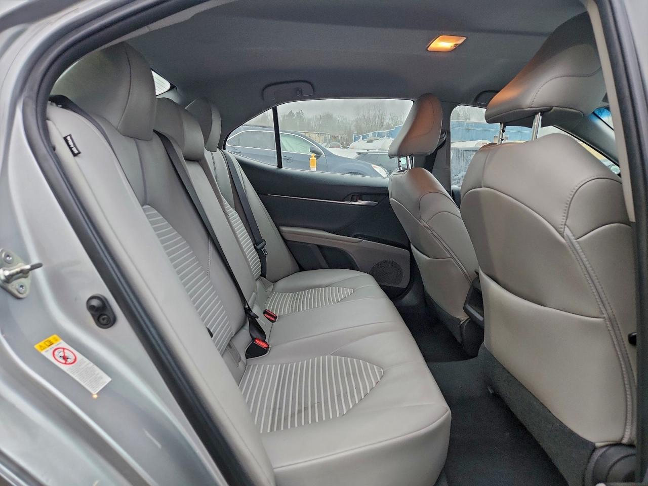 Toyota Camry L Image 10