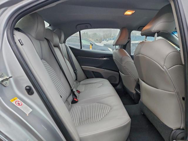 Toyota Camry L Image 10