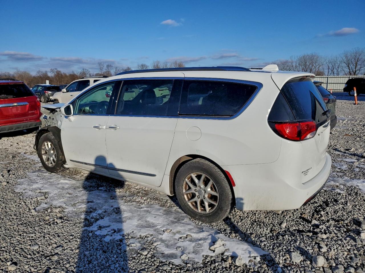 Chrysler Pacifica Touring L Image 3
