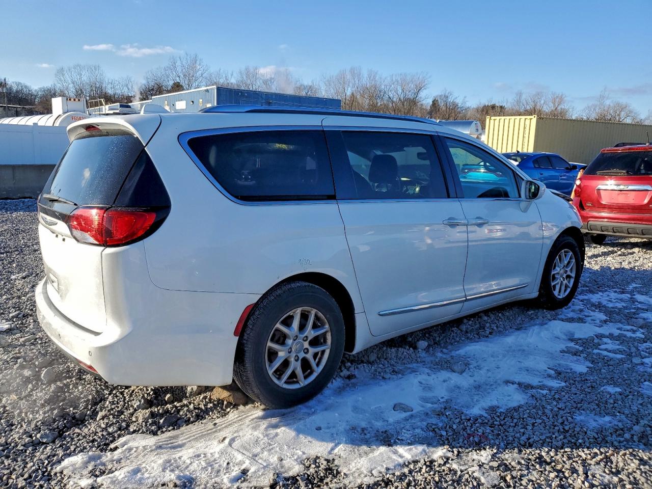 Chrysler Pacifica Touring L Image 2